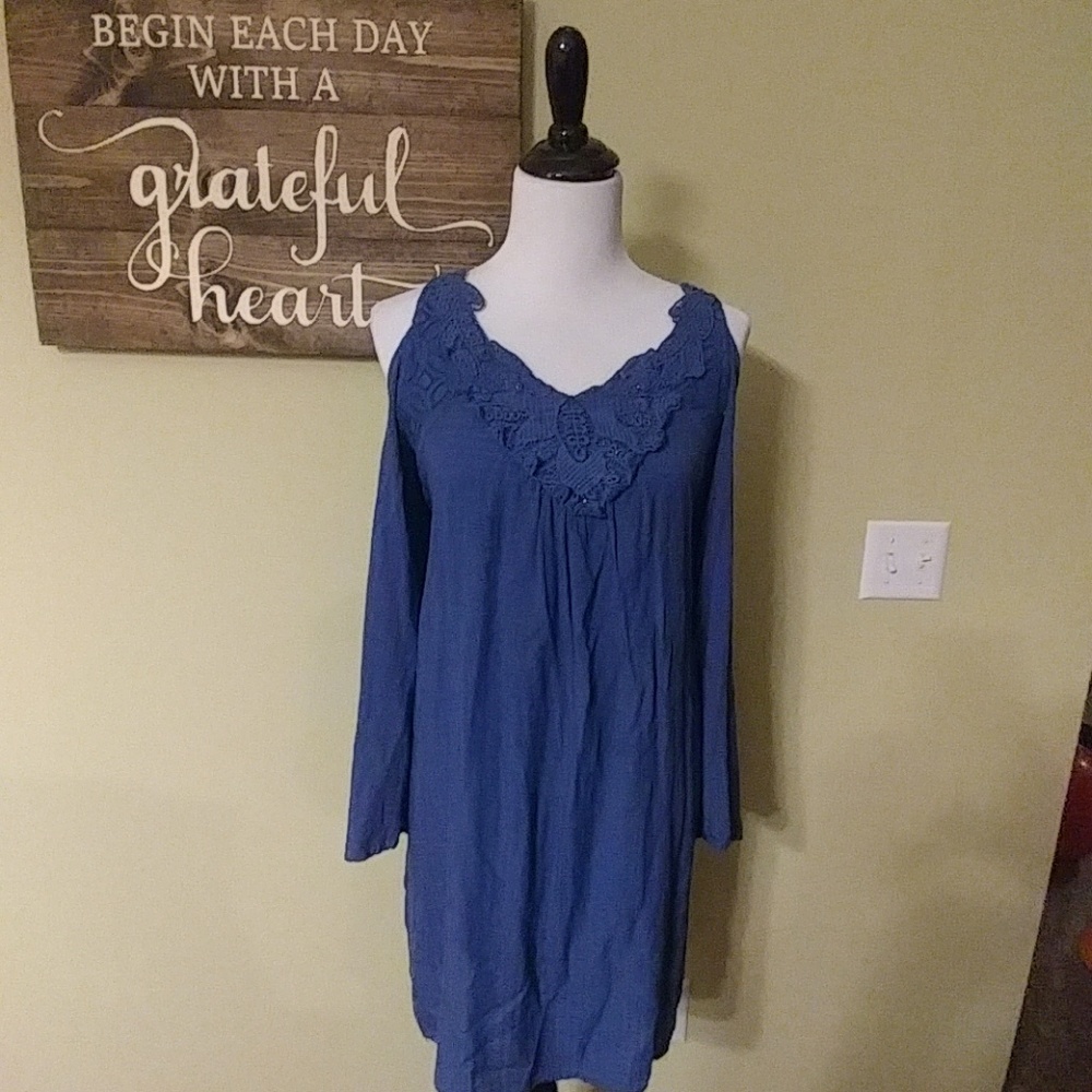 Knox Rose peekaboo tunic, size XXL